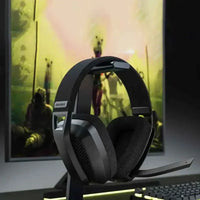 Headset Gamer NUBWO Pro with wireless and Bluetooth connectivity on a stand in a gaming setup.