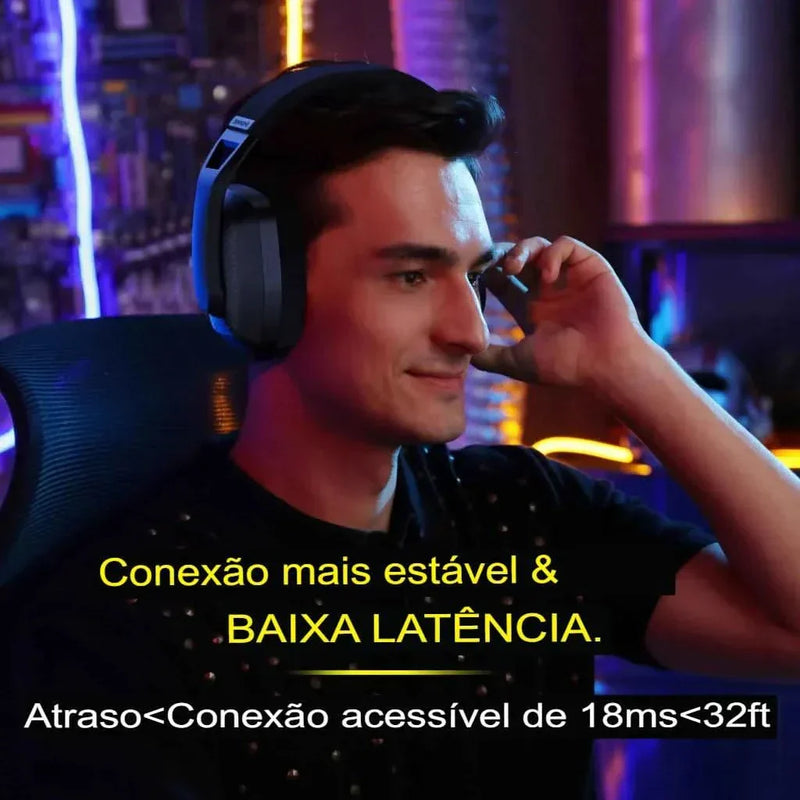 Headset Gamer NUBWO Pro being used; wireless connectivity; low latency; gaming environment.